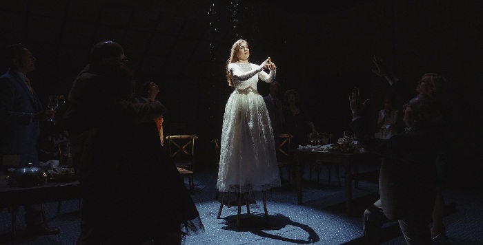 «ΜΕΧΡΙ ΝΑ ΣΒΗΣΟΥΝ Τ' ΑΣΤΡΑ» ΚΡΙΤΙΚΗ